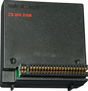 Sinclair ZX 16K RAM – Vorderseite mit Erweiterungsanschluss