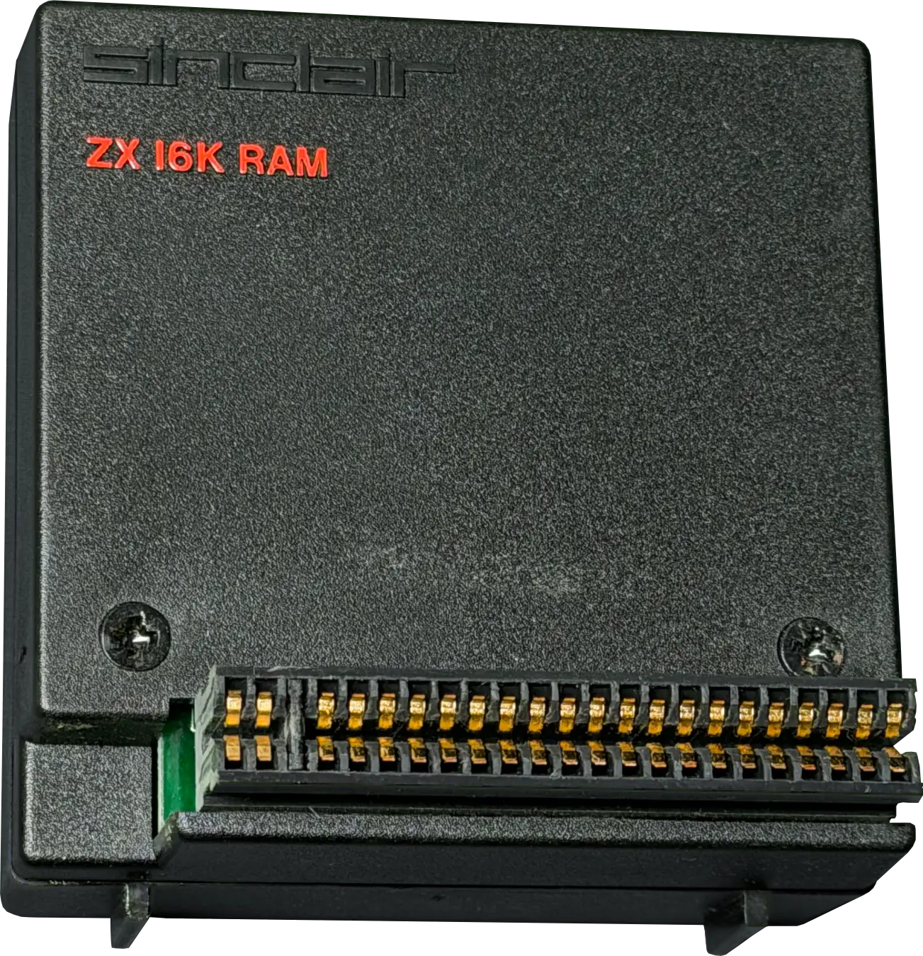 Sinclair ZX 16K RAM – Vorderseite mit Erweiterungsanschluss