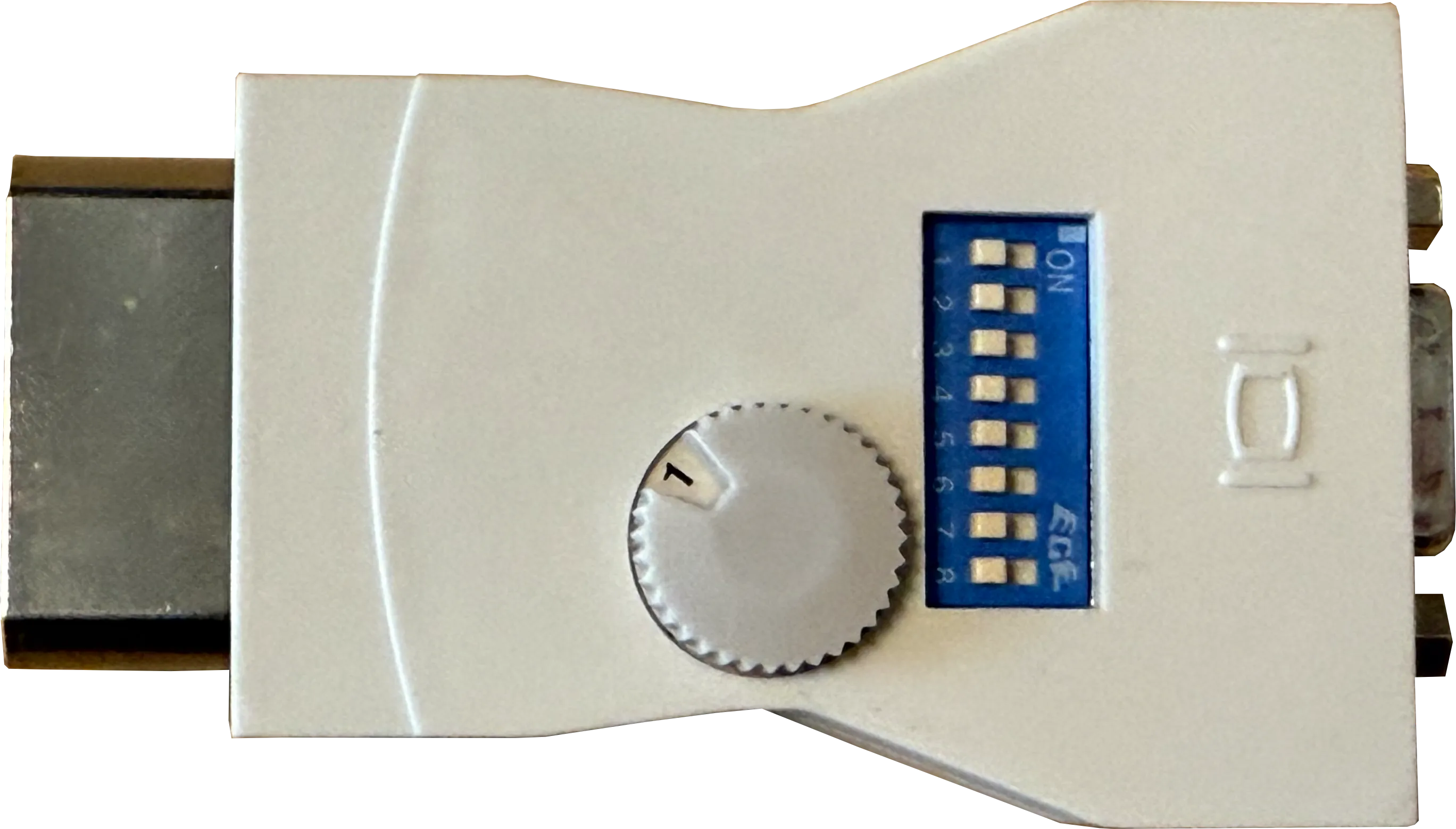 IEC M5259 HDI-45-auf-VGA-Monitoradapter mit Drehschalter und 8-fach-DIP-Schalter