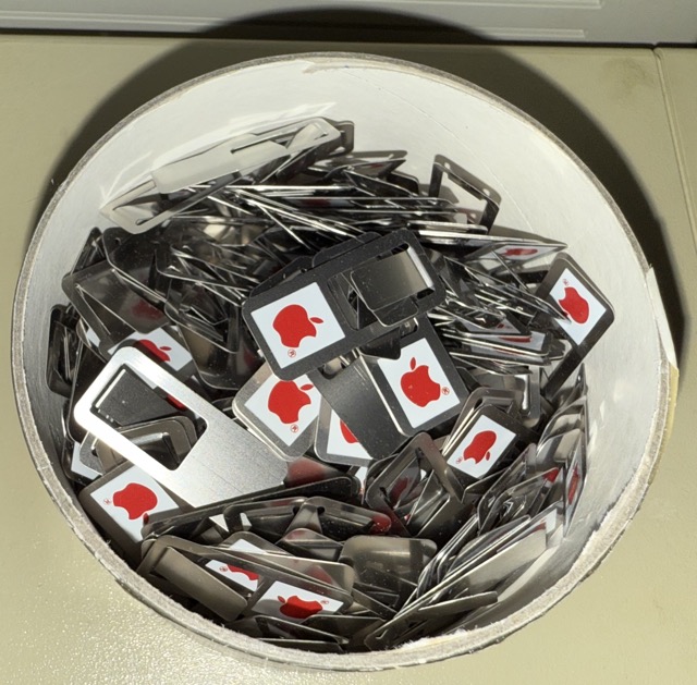 Dose mit einigen Clips